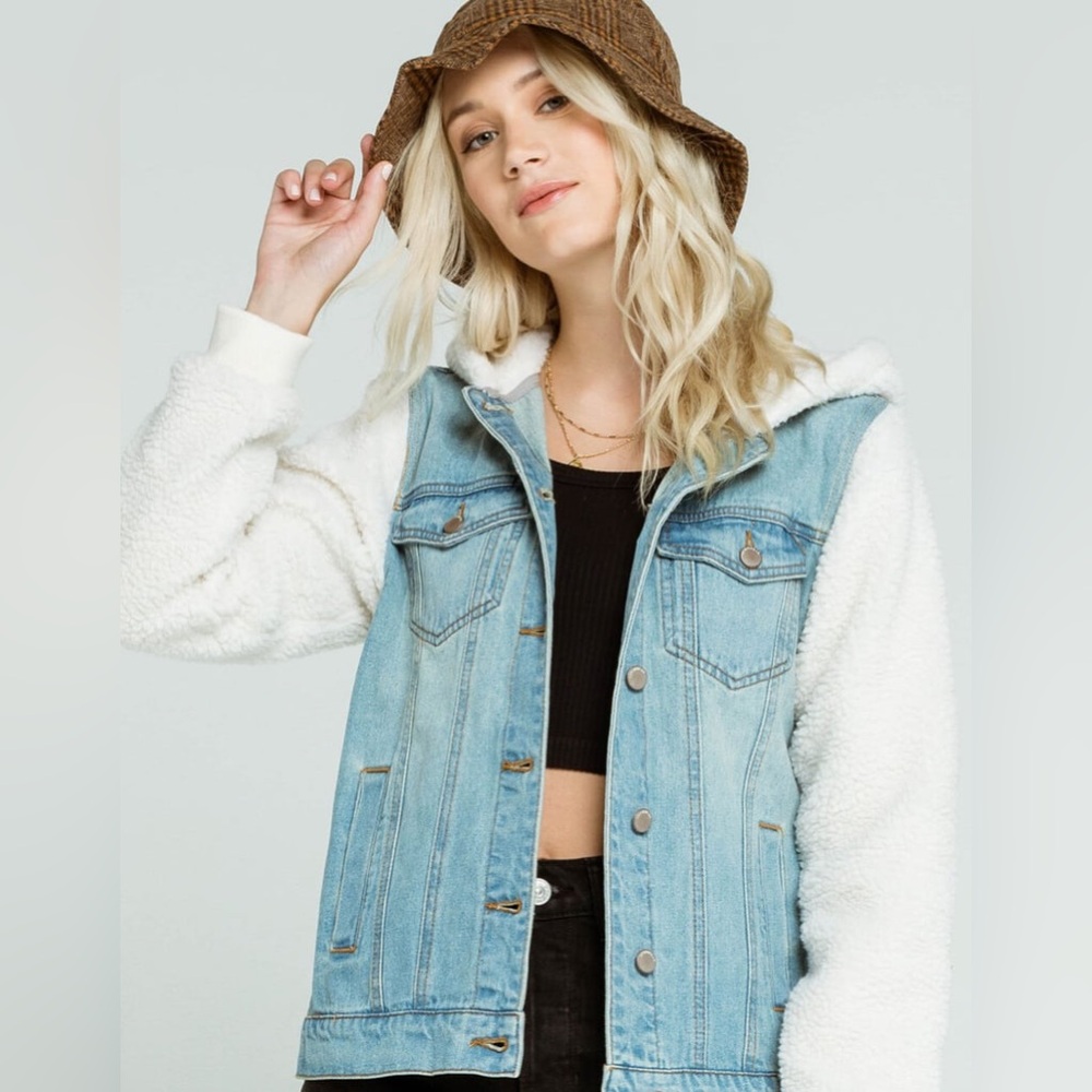ASHLEY VINTAGE CHARM Sherpa Sleeve Womens Denim Jacket